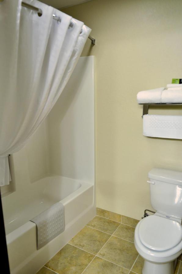 Cobblestone Inn & Suites - Lake View 외부 사진