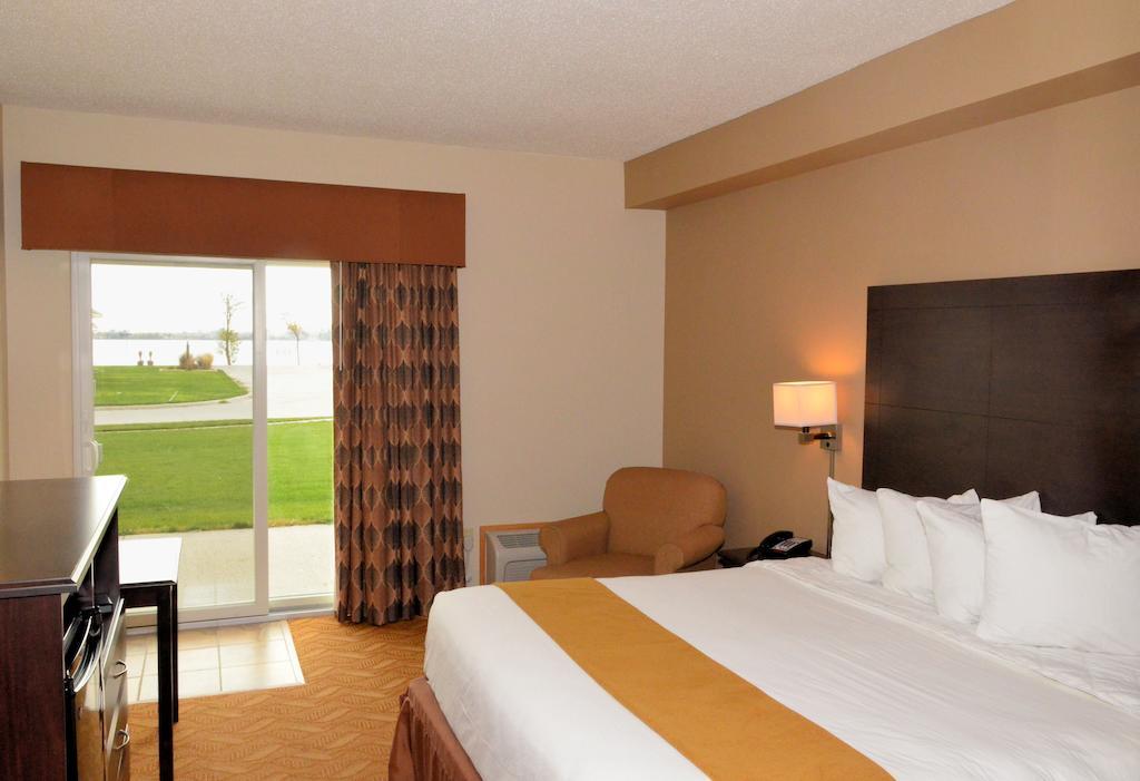 Cobblestone Inn & Suites - Lake View 객실 사진